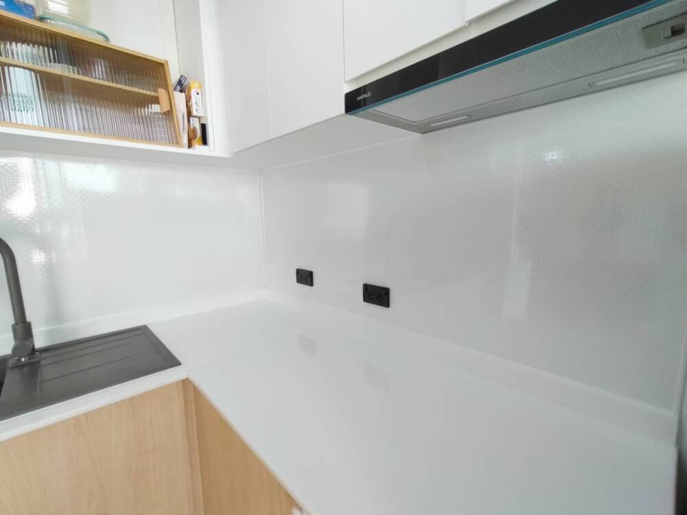 ผนังครัว กันความร้อน กันรอยขีดข่วนและกันคราบน้ำมัน (CW) 910 X 2420 MM.
