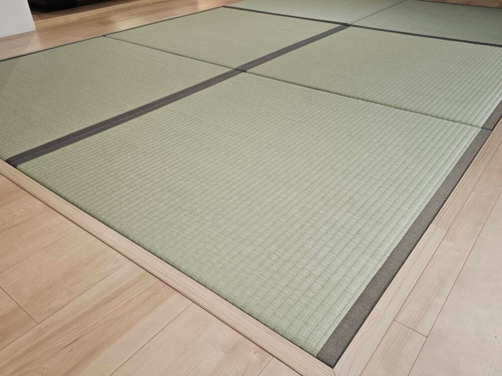เสื่อทาทามิ HIKIME GREEN WITH BOARDER LATTE BROWN