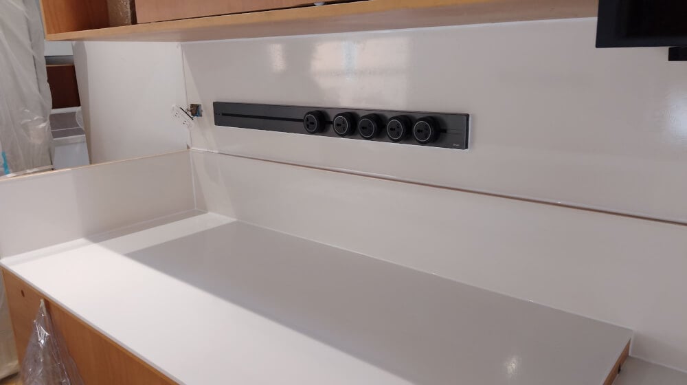 ผนังครัว กันความร้อน กันรอยขีดข่วนและกันคราบน้ำมัน (PB) 910 X 2420 MM.