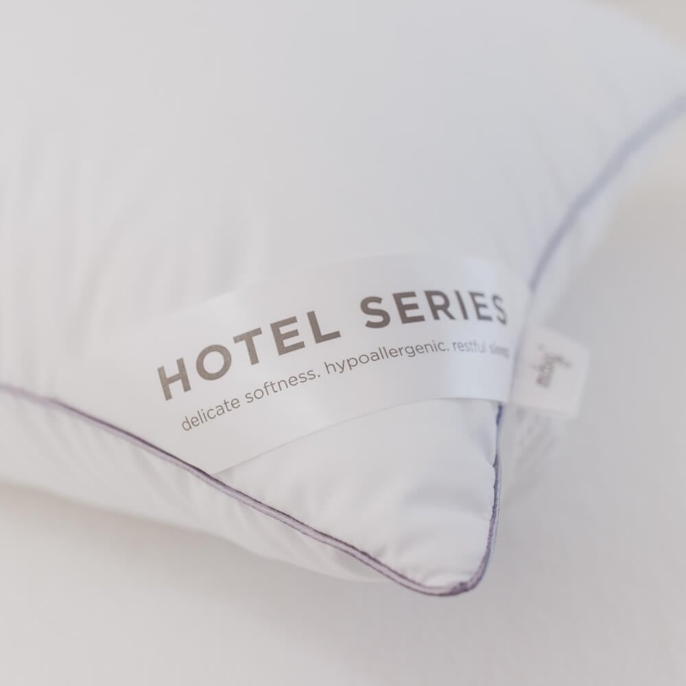 หมอนกอด mr.big BodyMate รุ่น Hotel Series ขนาด 20x50 สีขาว