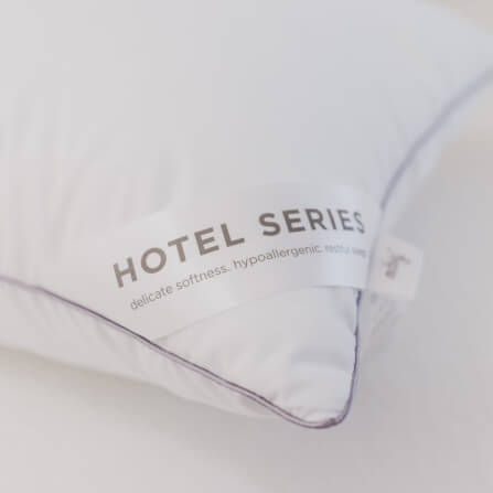 หมอนกอด mr.big BodyMate รุ่น Hotel Series ขนาด 20x50 สีขาว_2