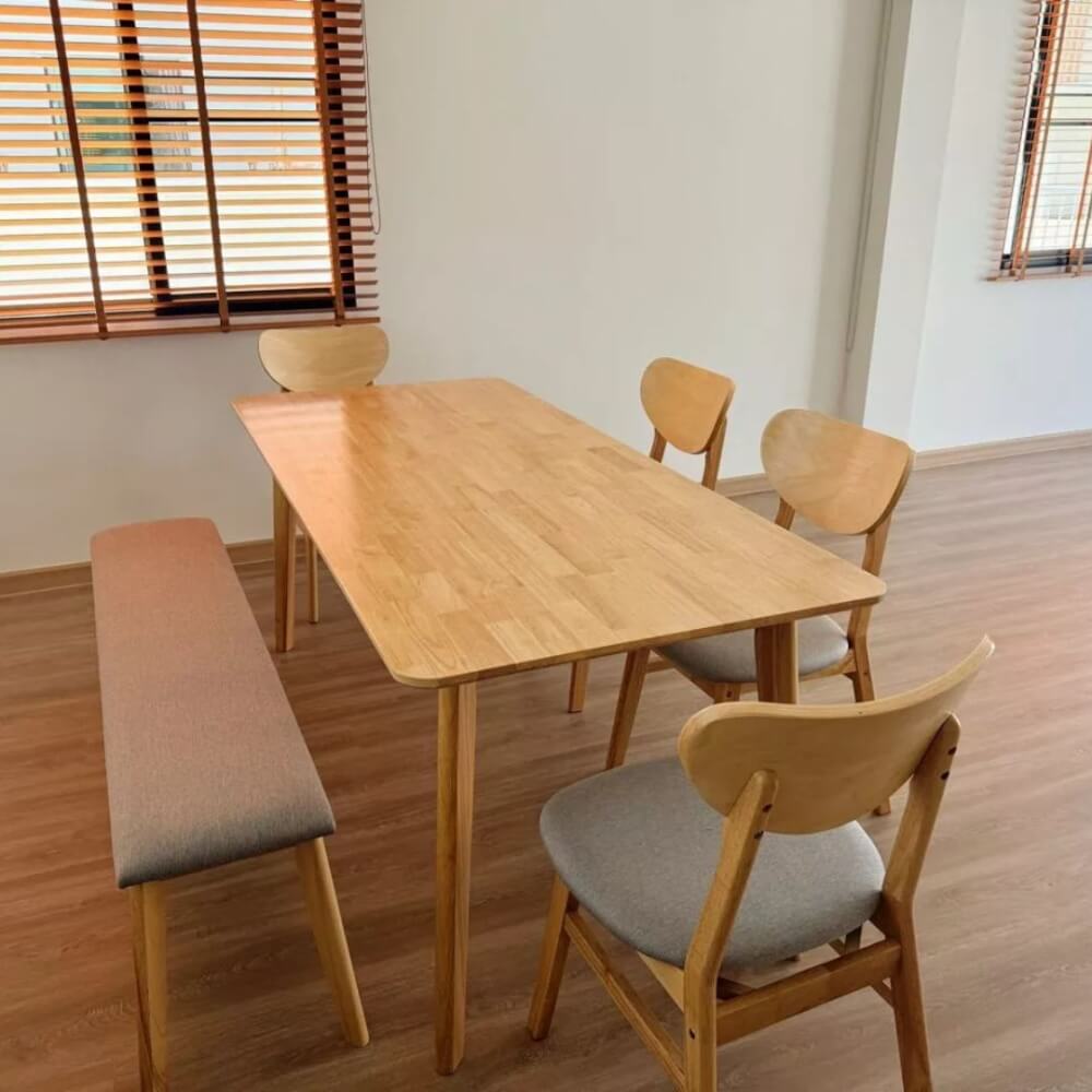 ชุดโต๊ะอาหาร 6 ที่นั่ง EVERGREEN FURNITURE เบาะผ้าสีเทา สีไม้ธรรมชาติ