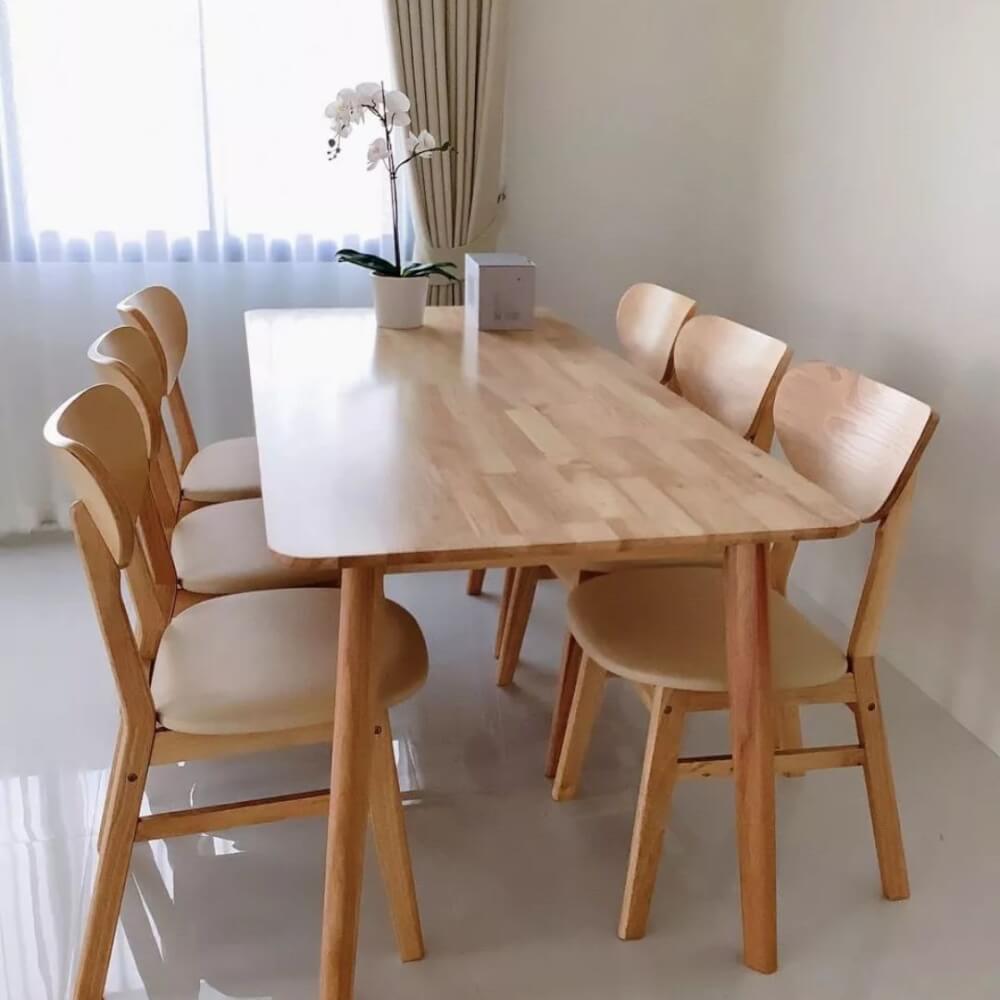ชุดโต๊ะอาหาร 6 ที่นั่ง EVERGREEN FURNITURE สีไม้ธรรมชาติ  เบาะหนังสีครีม