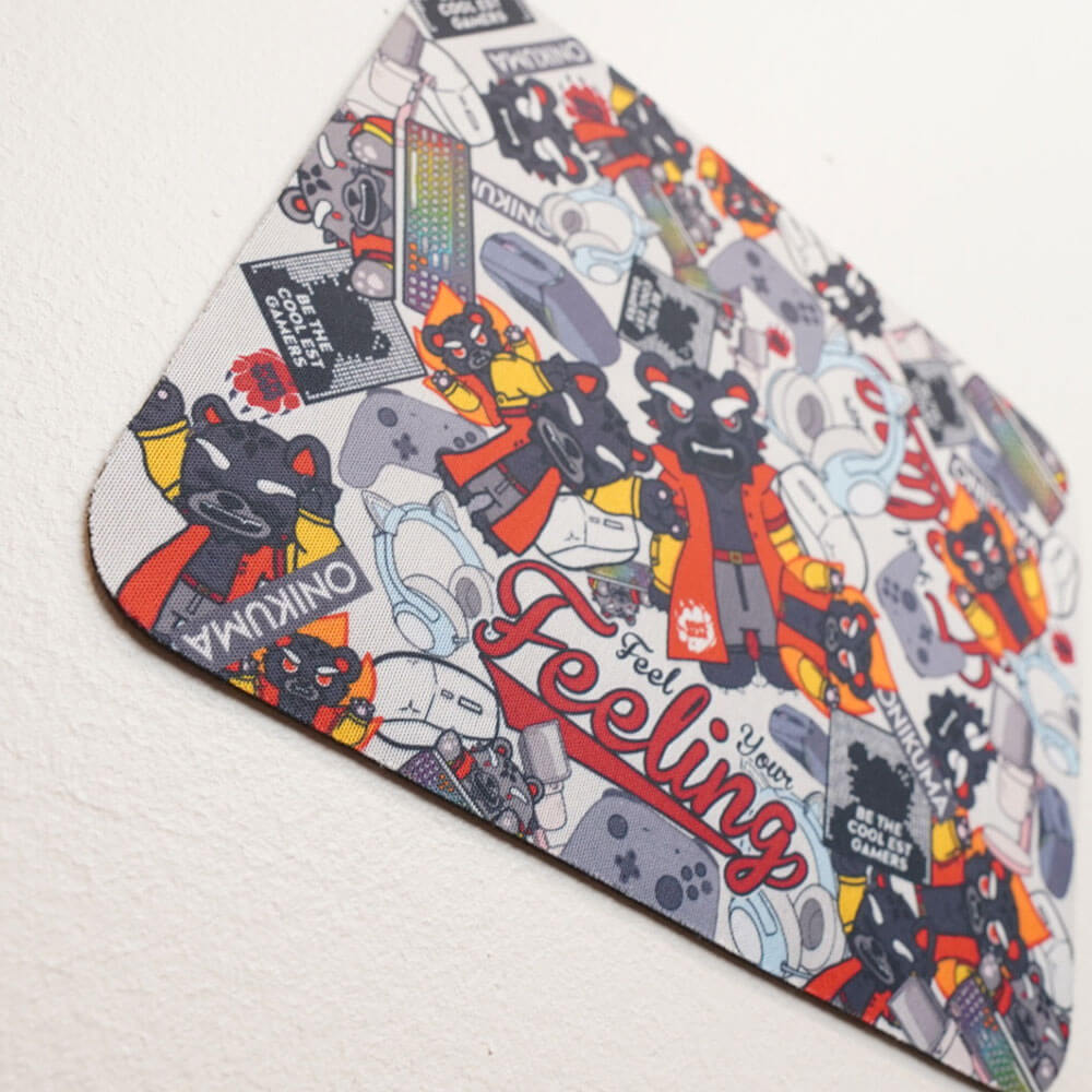 แผ่นรองเมาส์เกมมิ่ง ONIKUMA STICKER BOMB GAMING MOUSEPAD - สีขาว