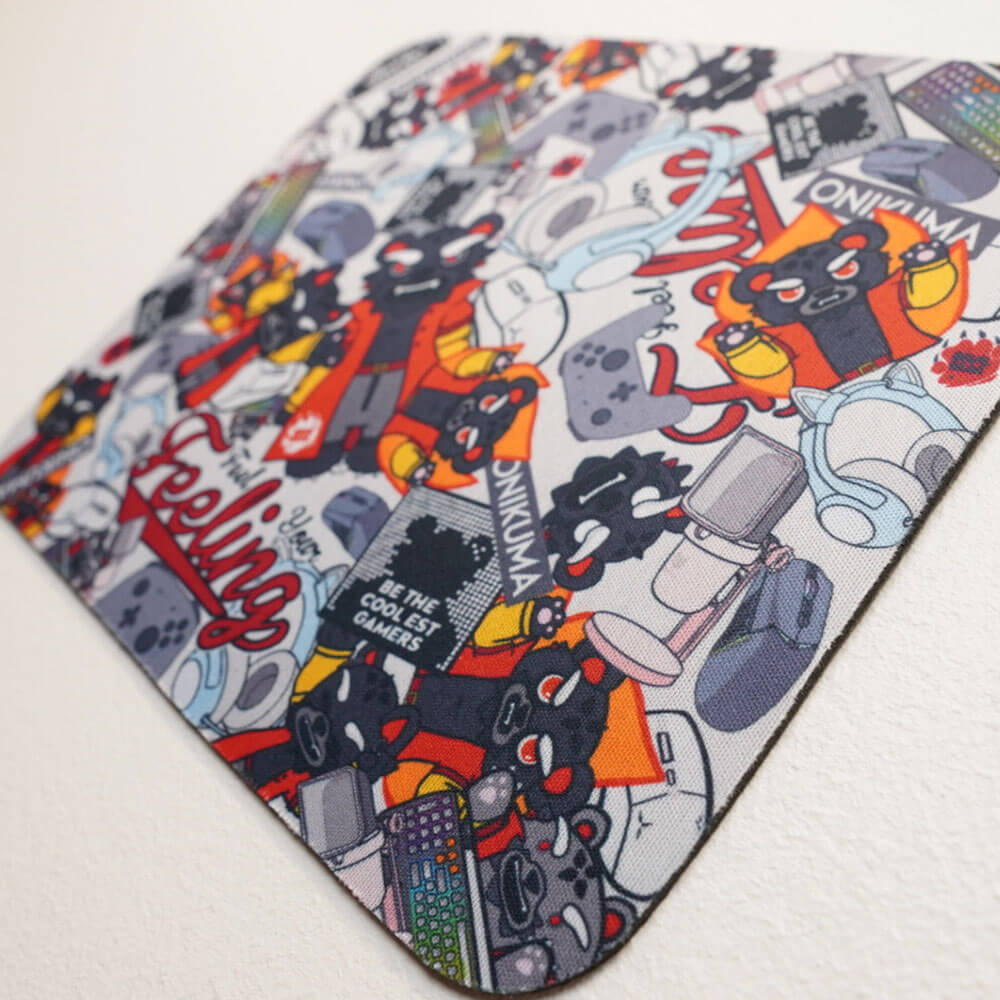 แผ่นรองเมาส์เกมมิ่ง ONIKUMA STICKER BOMB GAMING MOUSEPAD - สีขาว