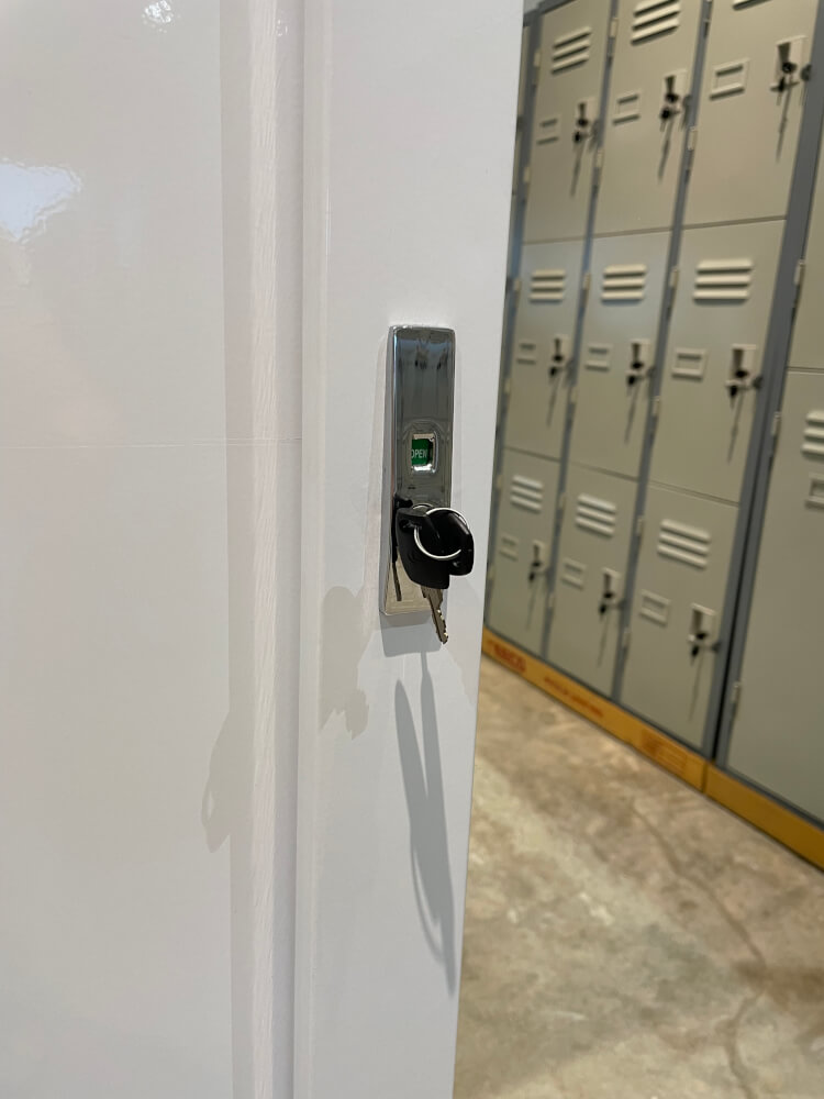 ตู้เสื้อผ้า บานเลื่อนกระจกเงา LEECO SWM-0604 สีขาว 4 ฟุต