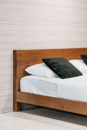 เตียงนอนไม้สัก 6 ฟุต SIGNATURE ONCE รุ่น SO - 008 สีทีค_3