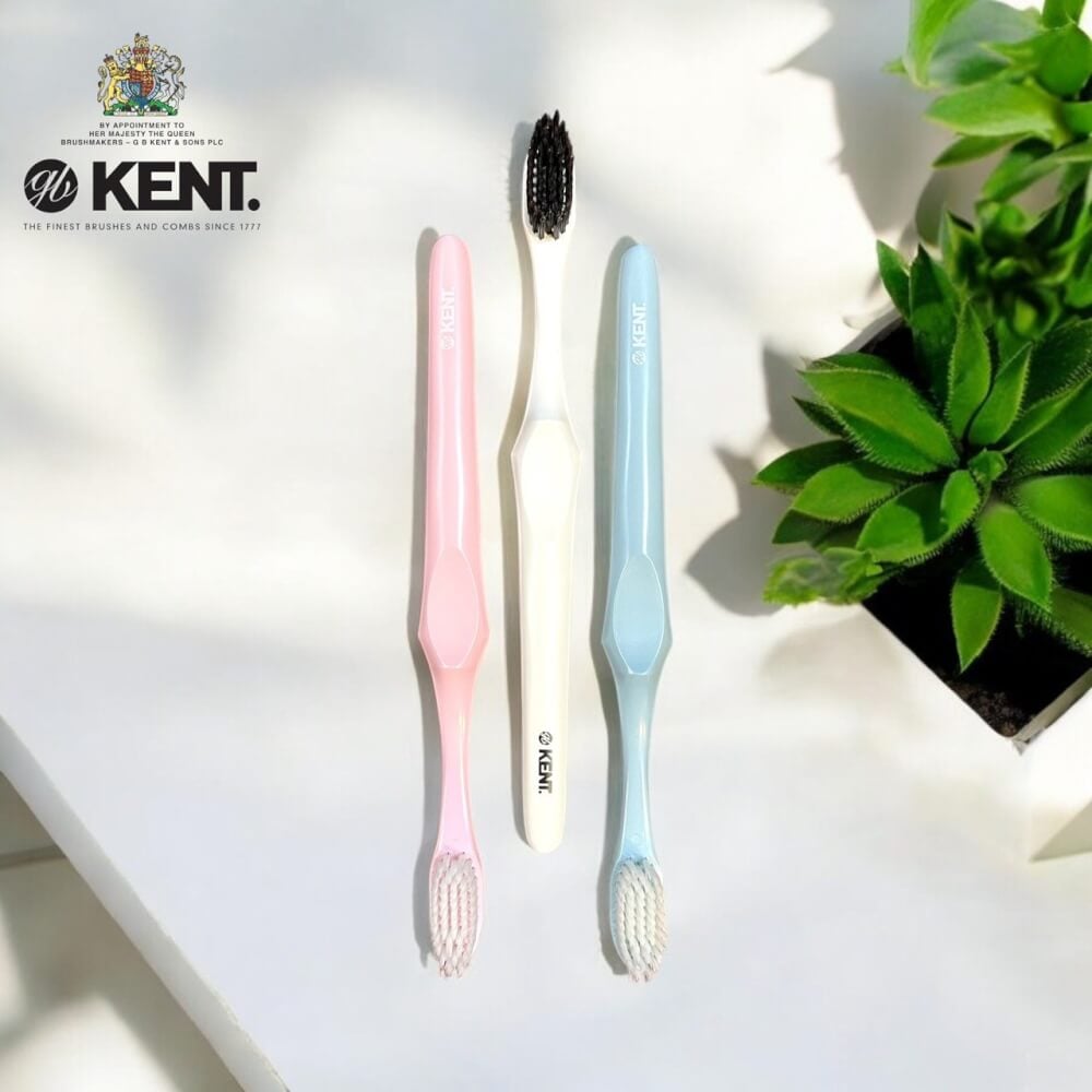 แปรงสีฟันขนนุ่มพิเศษ KENT SMILE ผสานซิลเวอร์และชาร์โคล สีขาว