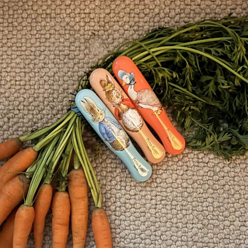 แปรงหวีผม KENT X PETER RABBIT&trade; ขนาดพกพา ลายเป็ด FLOPSY สีชมพู