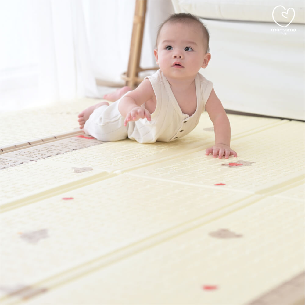แผ่นรองคลาน แบบพับ MAMAMO หนา 1 CM. เกรดพรีเมี่ยม ลายหมี พร้อมตารางวัดส่วนสูง 2 ด้าน 2 ลาย แถมฟรี กระเป๋าพกพา พร้อมส่ง_2