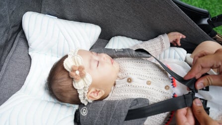 เบาะรองนอนรถเข็น MOMCO สีขาว ระบายอากาศได้_3