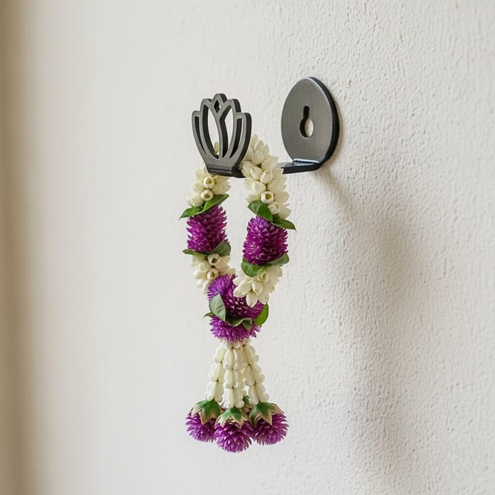 ที่แขวนพวงมาลัยติดผนัง KAF รุ่น ML01 ทรงดอกบัว สีดำ