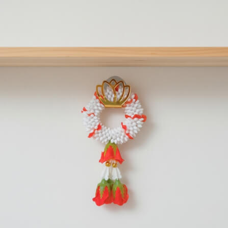 ที่แขวนพวงมาลัยติดผนัง KAF รุ่น ML01 ทรงดอกบัว สีทอง_1