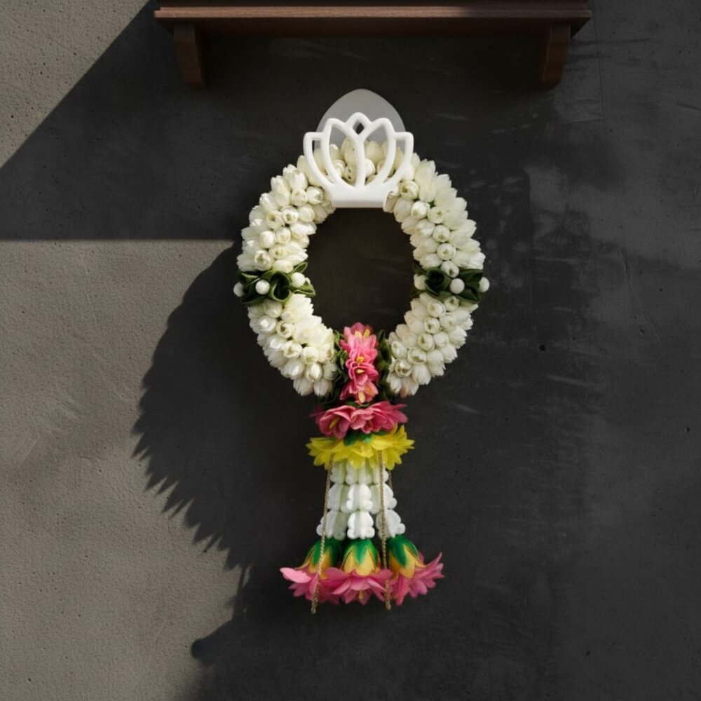 ที่แขวนพวงมาลัยติดผนัง KAF รุ่น ML01 ทรงดอกบัว สีขาว