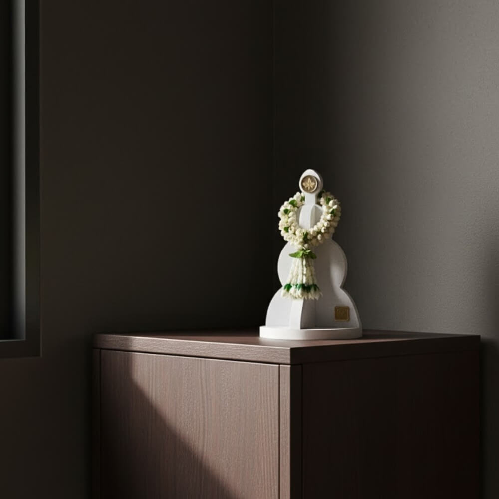 ที่แขวนพวงมาลัยตั้งโต๊ะมินิมอล KAF รุ่น MT02 ลายต้นโพธิ์ ทรงพานพุ่ม