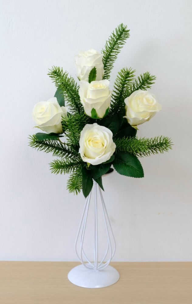 ดอกกุหลาบประดิษฐ์ผ้าในแจกัน  JGLORYFLOWER แจกันเส้นเหล็กดัดสีขาว กุหลาบขาว