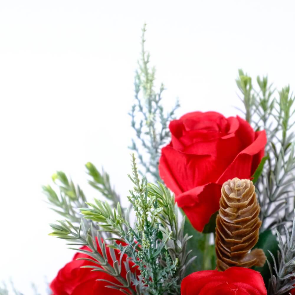 ดอกกุหลาบประดิษฐ์ผ้าในแจกัน  JGLORYFLOWER  แจกันเส้นเหล็กดัดขาว กุหลาบสีแดง