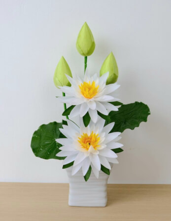 ดอกบัวประดิษฐ์ผ้าในแจกัน  JGLORYFLOWER  สีขาว แจกันเซรามิกทรงสี่เหลี่ยม_1