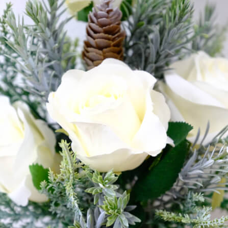 ดอกกุหลาบประดิษฐ์ผ้าในแจกัน  JGLORYFLOWER   แจกันเส้นเหล็กดัดสีขาว  ดอกกุหลาบสีขาว_3