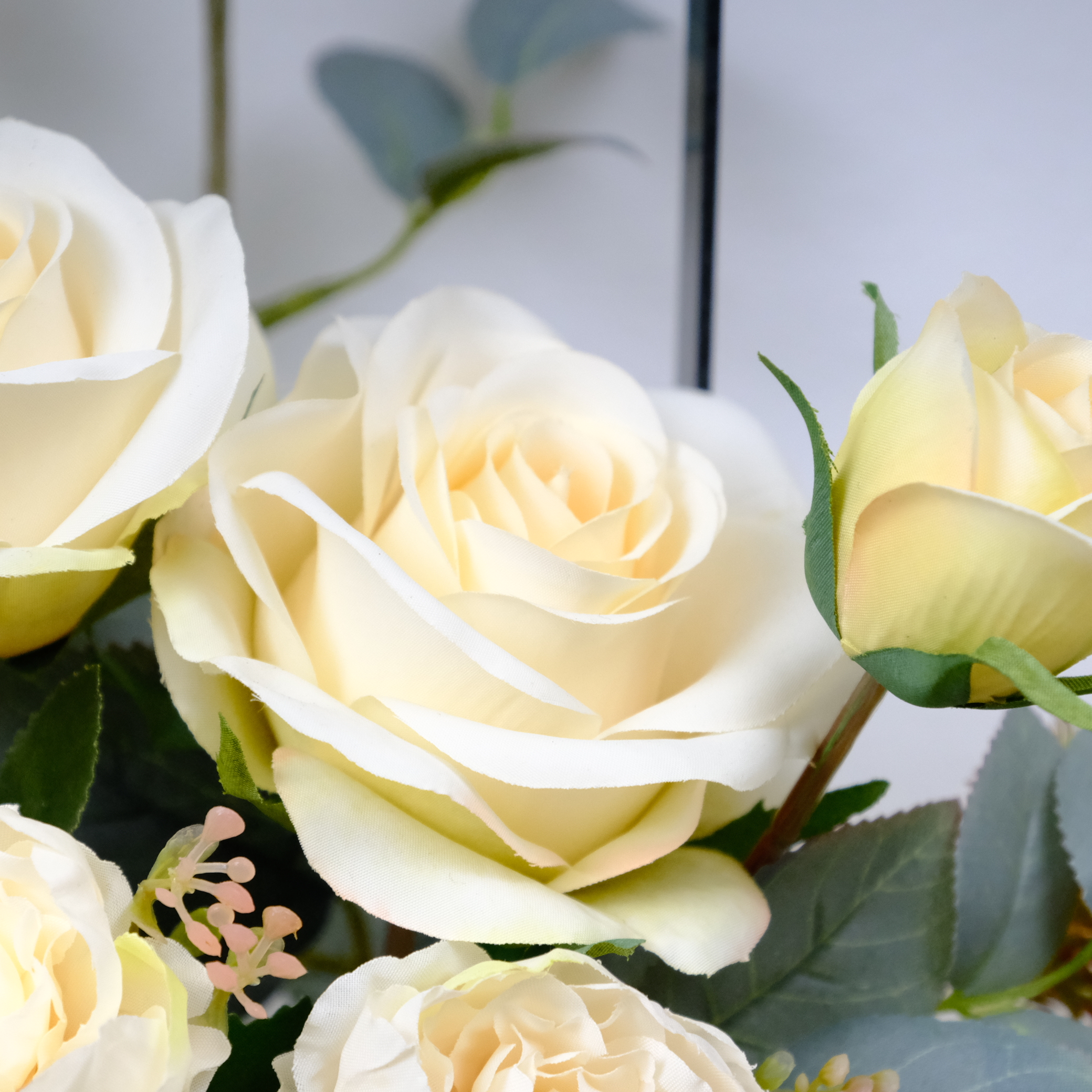 ดอกกุหลาบประดิษฐ์ผ้าในแจกัน JGLORYFLOWER สีครีม_2