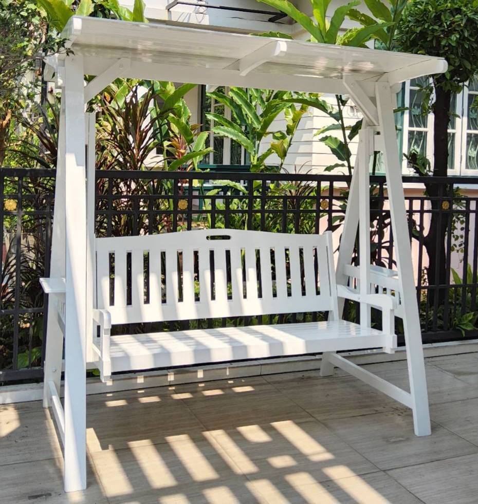 ชิงช้า 3 ที่นั่ง WINAIFURNITURE สีขาว 200 CM หลังคาระแนงไม้ แขนหิ้วไม้_4
