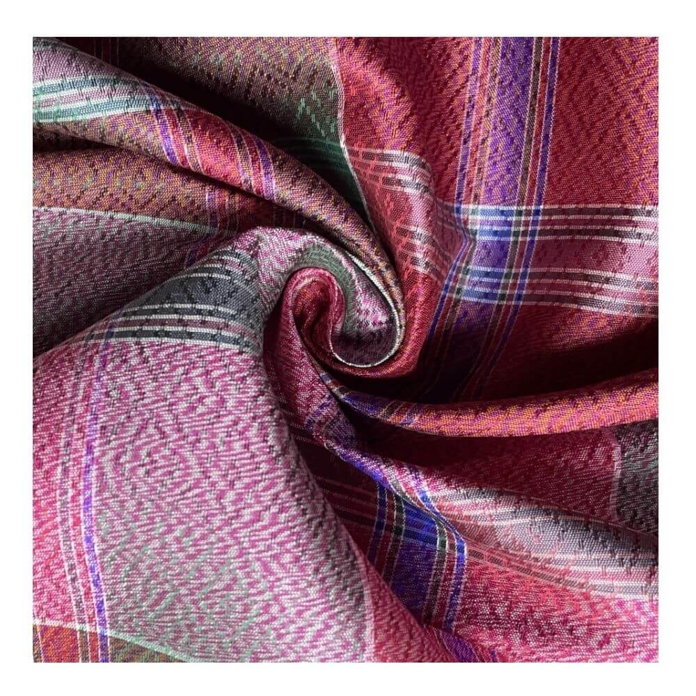 ผ้าโสร่งไหมแท้ CHOBMAI SILK ขนาด 1X1 เมตร ควบหางกระรอก สีแดงสลับสีชมพู_1