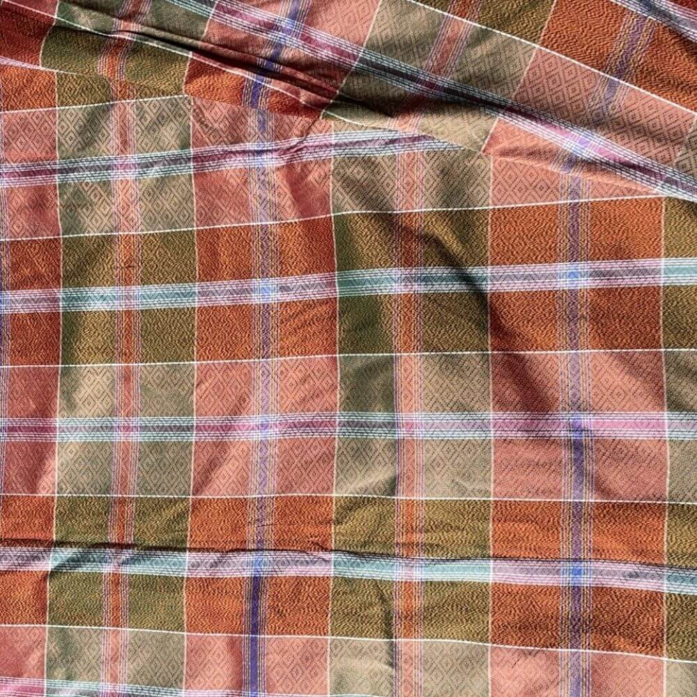 ผ้าโสร่งไหมแท้ CHOBMAI SILK ขนาด 1X1 เมตร ยกดอกลูกแก้ว สีเขียวสลับน้ำตาลคละสี_2