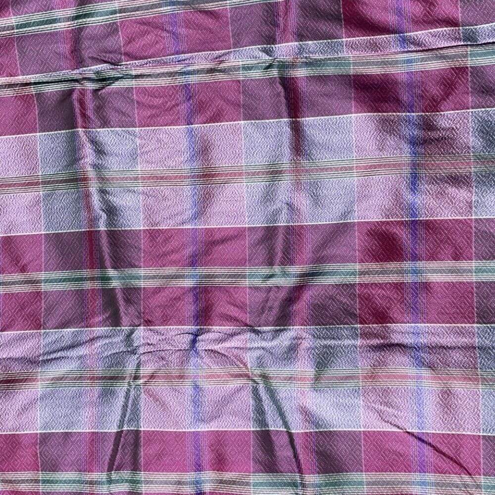 ผ้าโสร่งไหมแท้ CHOBMAI SILK ขนาด 1X1 เมตร ยกดอกลูกแก้ว สีม่วงสลับชมพู_2