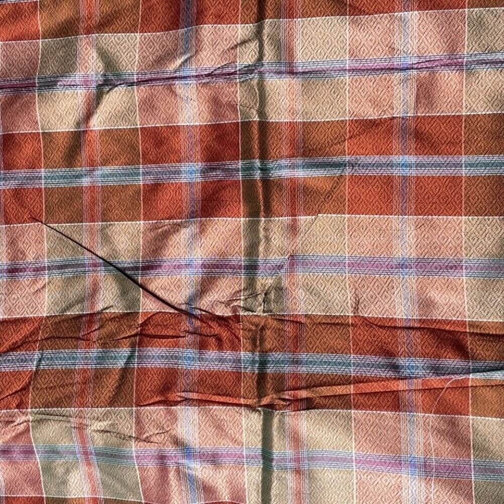 ผ้าโสร่งไหมแท้ CHOBMAI SILK ขนาด 1X1 เมตร ยกดอกลูกแก้ว สีน้ำตาลอ่อนสลับน้ำตาลเข้ม_2