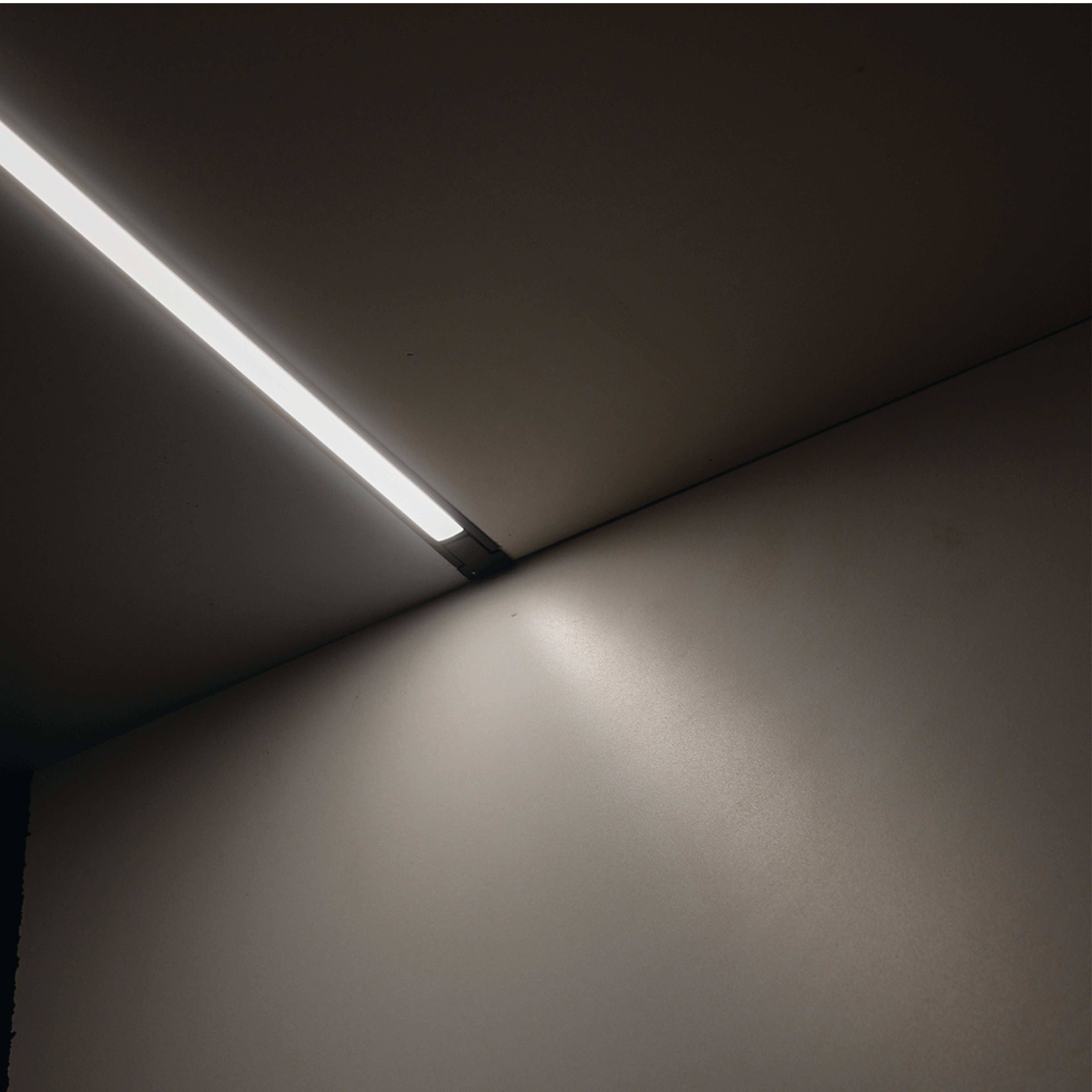 แทรคไลท์ LED แบบแม่เหล็ก SL LIGHTING CABINET ฟลัดไลท์ 10มม. 2.4 วัตต์ 24 โวลต์ COOL WHITE สีดำ