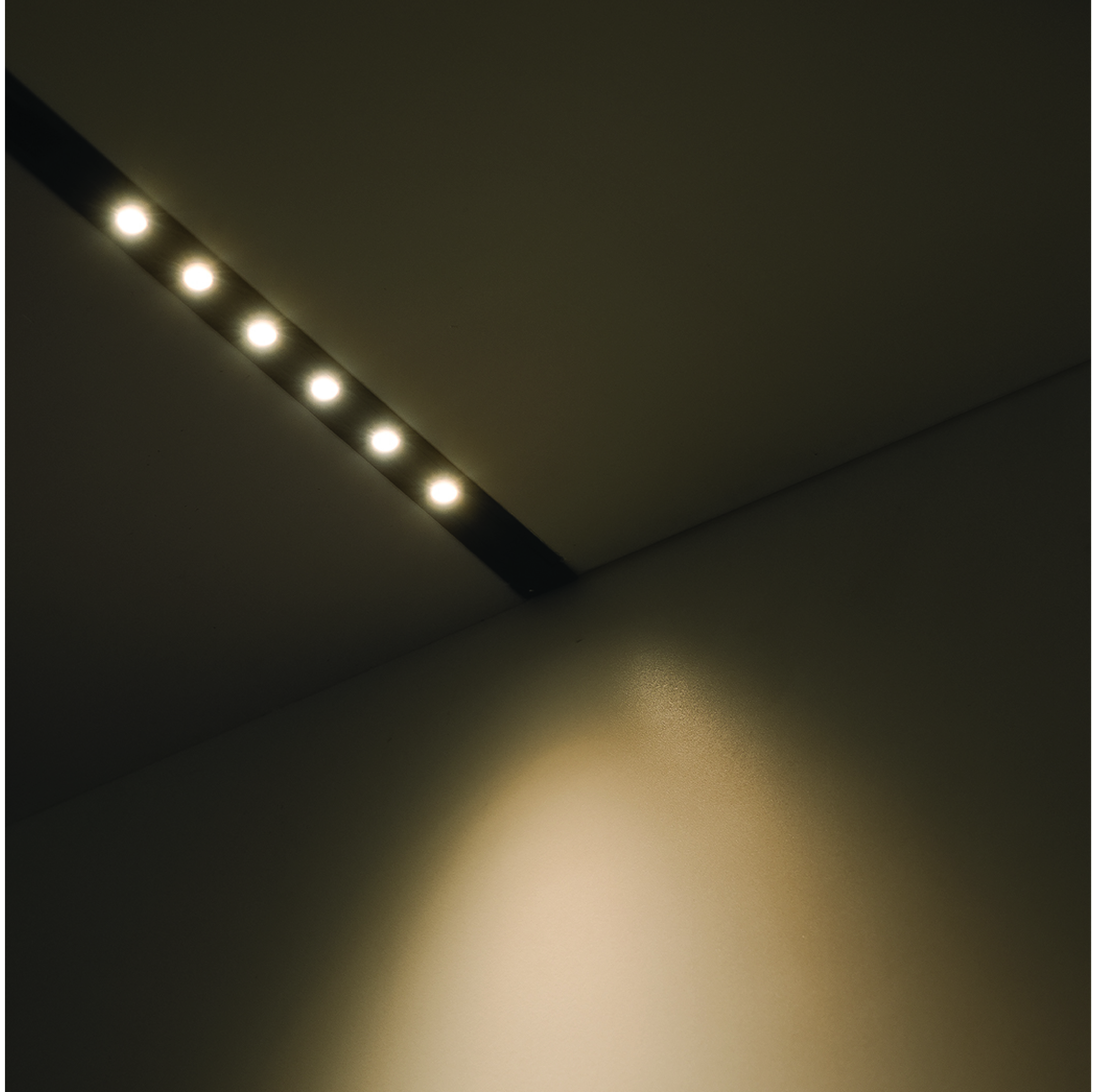แทรคไลท์ LED แบบแม่เหล็ก SL LIGHTING CABINET GRILL 10มม. 1.9 วัตต์ 24 โวลต์ WARM WHITE สีดำ