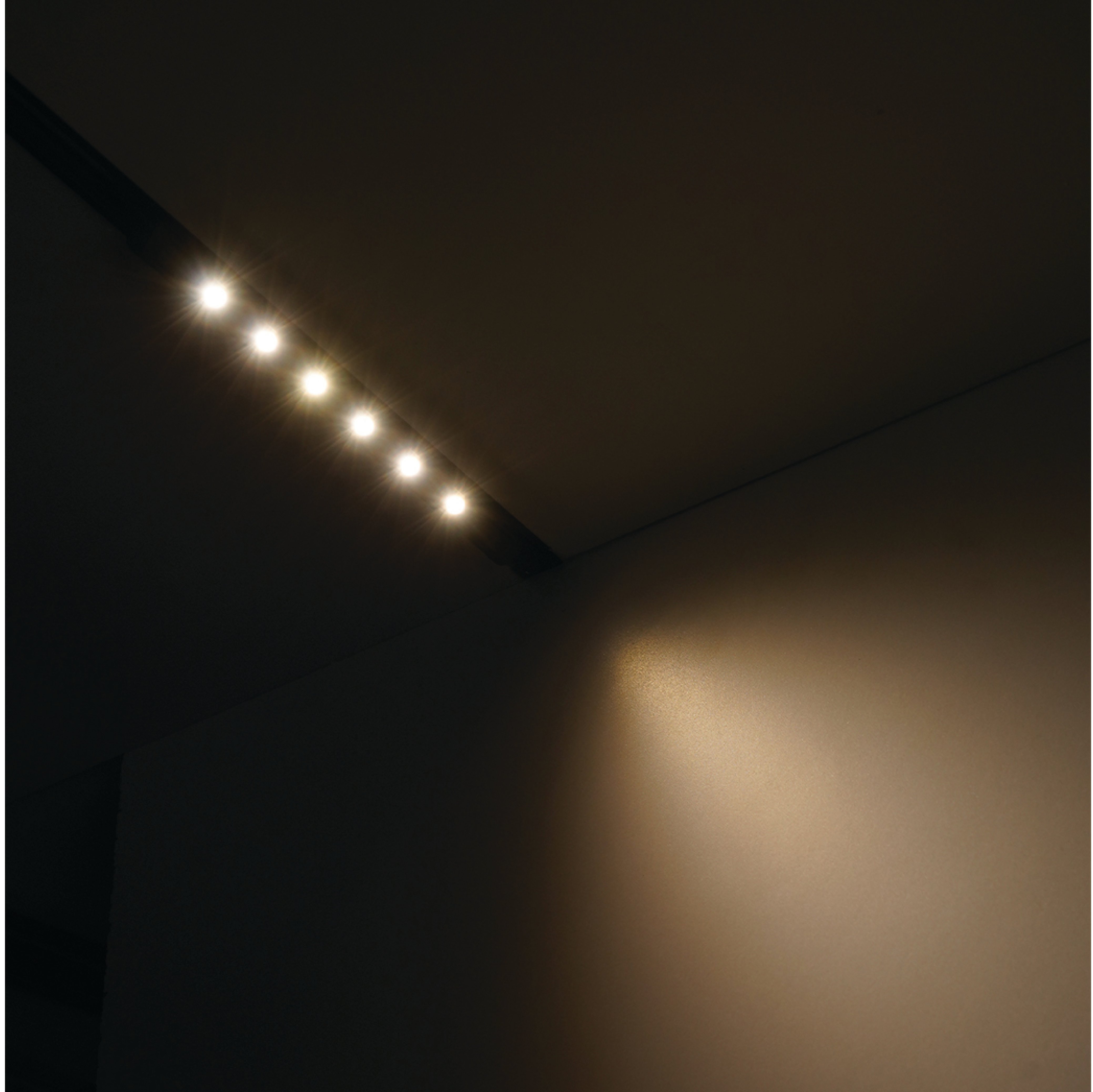 แทรคไลท์ LED แบบแม่เหล็ก SL LIGHTING CABINET GRILL 10มม. 1.9 วัตต์ 24 โวลต์ ปรับหน้า WARM WHITE สีดำ