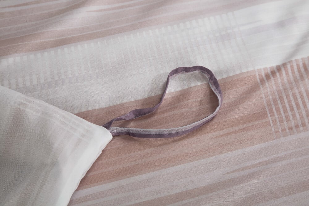 ชุดผ้าปูที่นอน 6 ฟุต 5 ชิ้น AKEMI รุ่น Ardent Prints 9557108439979 สี Morteno (ไม่รวมผ้านวม)