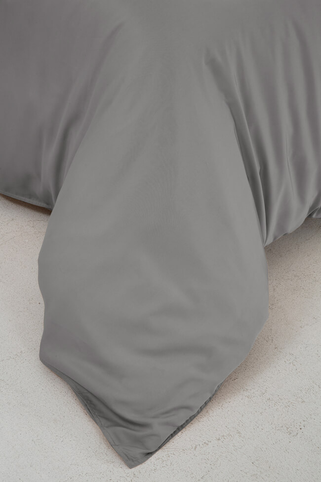 ชุดผ้าปูที่นอน 6 ฟุต 5 ชิ้น AKEMI รุ่น COLOUR RADIANT 9557108579316 สี SCALE GREY (ไม่รวมผ้านวม)_4