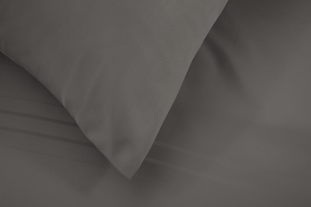 ชุดผ้าปูที่นอน 6 ฟุต 5 ชิ้น Ai by Akemi รุ่น ColourDream 9557108683747 สี Norax Flam Grey (ไม่รวมผ้านวม)