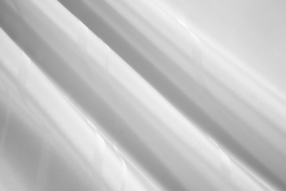 ชุดผ้าปูที่นอน 6 ฟุต 5 ชิ้น Ai by Akemi รุ่น ColourDream 9557108713512 สี Norax Anders Lucent White (ไม่รวมผ้านวม)