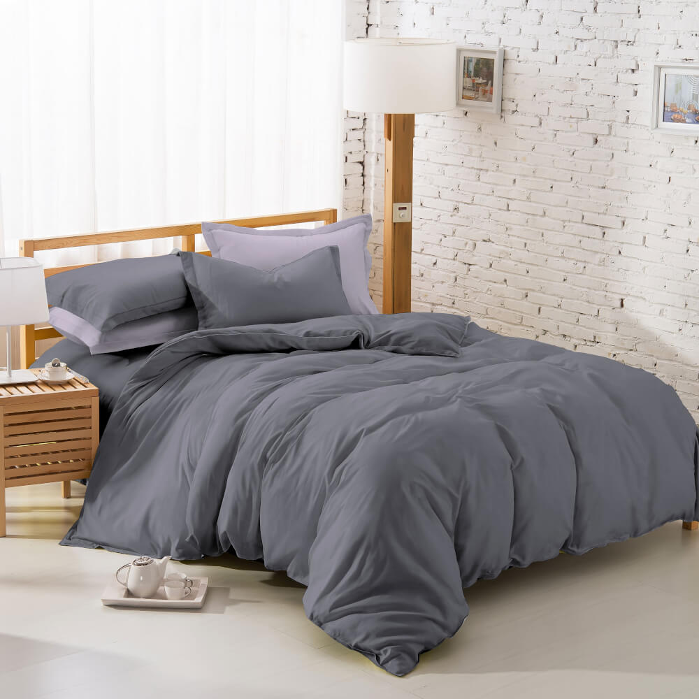 ชุดผ้าปูที่นอน 6 ฟุต 5 ชิ้น Ai by Akemi รุ่น ColourJoy 9557108491267 สี Grape Charcoal (ไม่รวมผ้านวม)