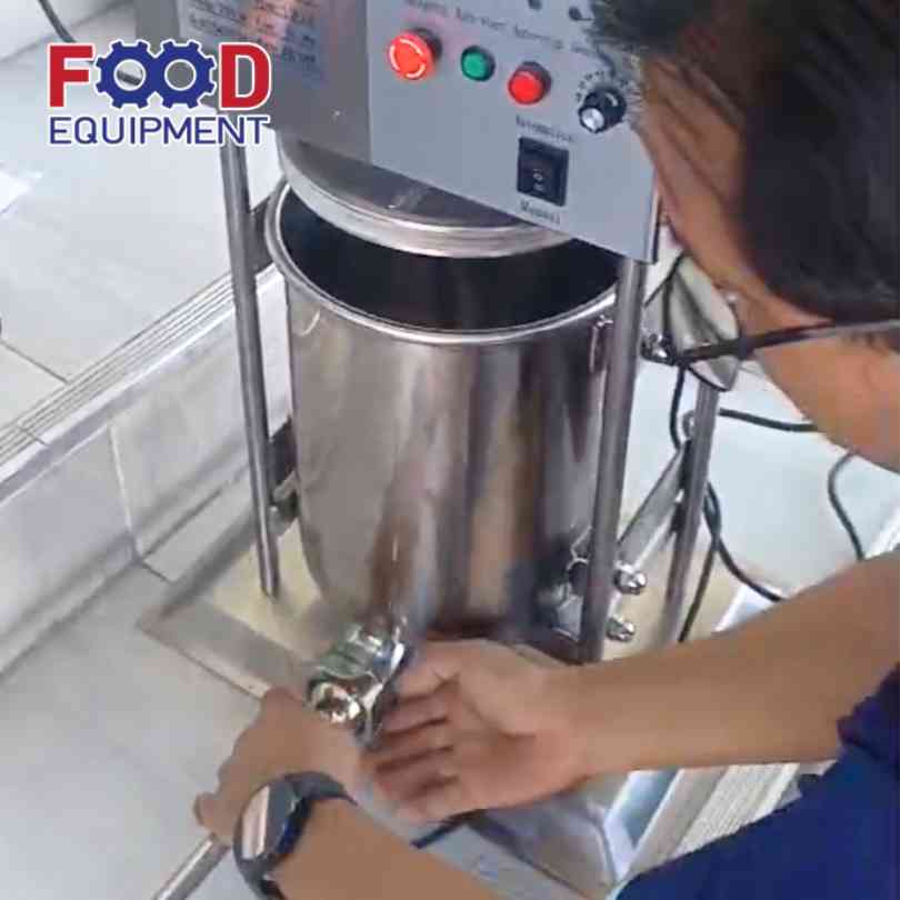 เครื่องอัดไส้กรอกไฟฟ้า FOOD EQUIPMENT รุ่น 10 ลิตร