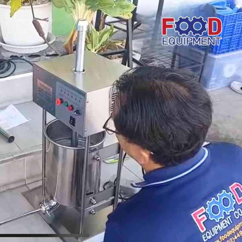 เครื่องอัดไส้กรอกไฟฟ้า FOOD EQUIPMENT รุ่น 10 ลิตร
