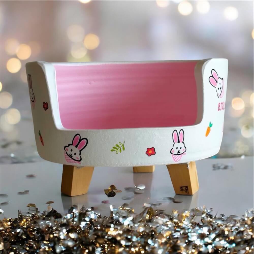 ที่นอนสัตว์เลี้ยง BIGBOXDESIGN รุ่น โซฟาดินเซรามิค ขนาด 14 นิ้ว สีขาว-ลายกระต่าย