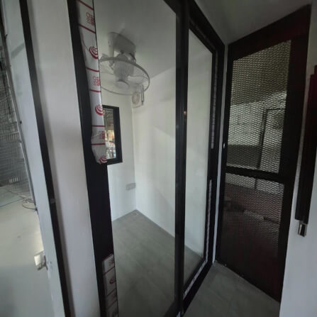 บ้านสัตว์เลี้ยง BIGBOXDESIGN รุ่น บ้านนกแบบกระจกแบ่งโซน-BN03 ขนาด 240 X 135 X 220  ซม. สีเทา-SILVER WOOD พร้อมคอนไม้ให้นกเกาะ_10