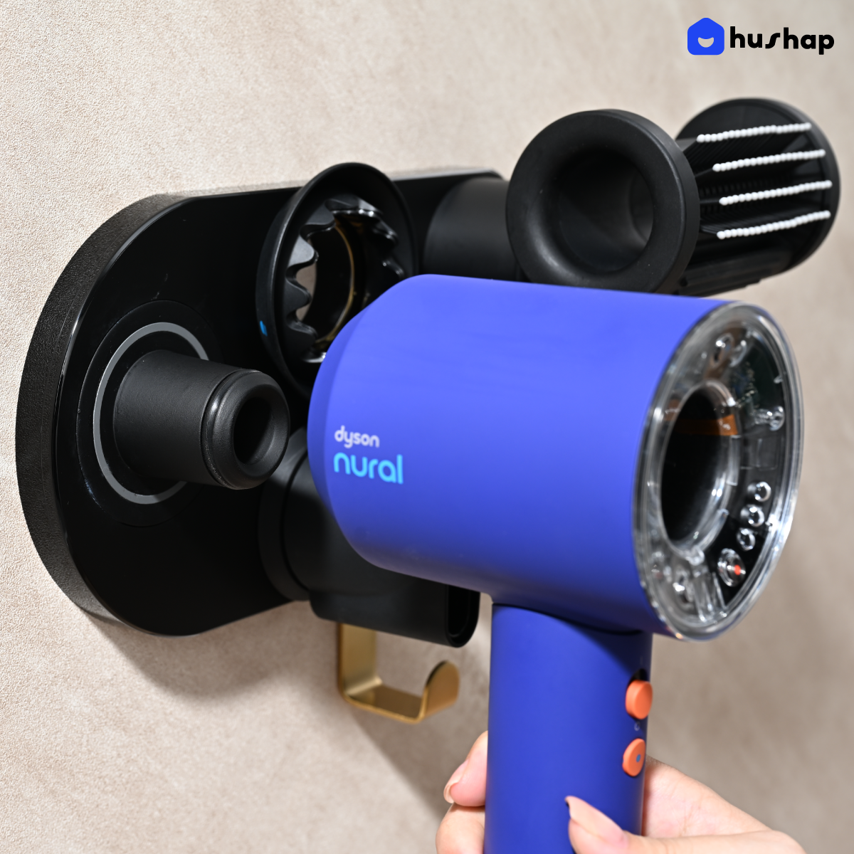 ที่วางไดร์เป่าผม แบบติดผนัง HUSHAP รุ่น BC-01 สีดำ เก็บหัวอุปกรณ์ได้ 4 หัว สำหรับ DYSON SUPERSONIC HD08, HD15, HD16_4