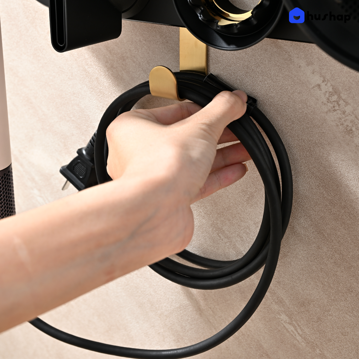 ที่วางไดร์เป่าผม แบบติดผนัง HUSHAP รุ่น BC-01 สีดำ เก็บหัวอุปกรณ์ได้ 5 หัว สำหรับ DYSON SUPERSONIC HD08, HD15, HD16_6