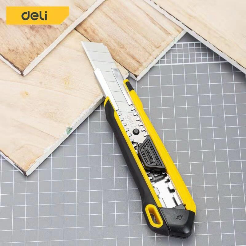 คัตเตอร์ DELI EDL018Z-YL-01 18มม สีเหลือง