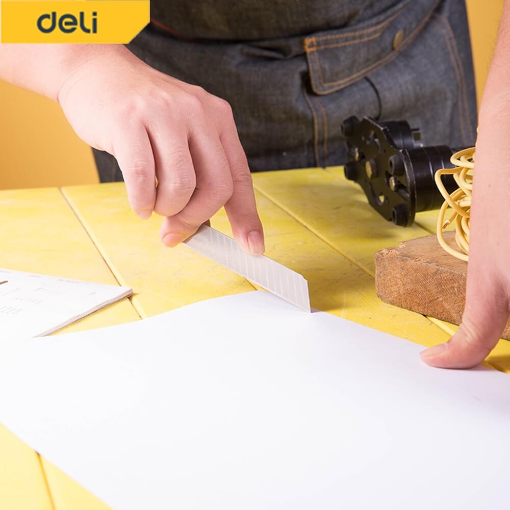 คัตเตอร์ DELI EDL018Z-YL-01 18มม สีเหลือง