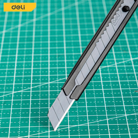 คัตเตอร์ DELI EDL007B-BK-01 สีดำ_2