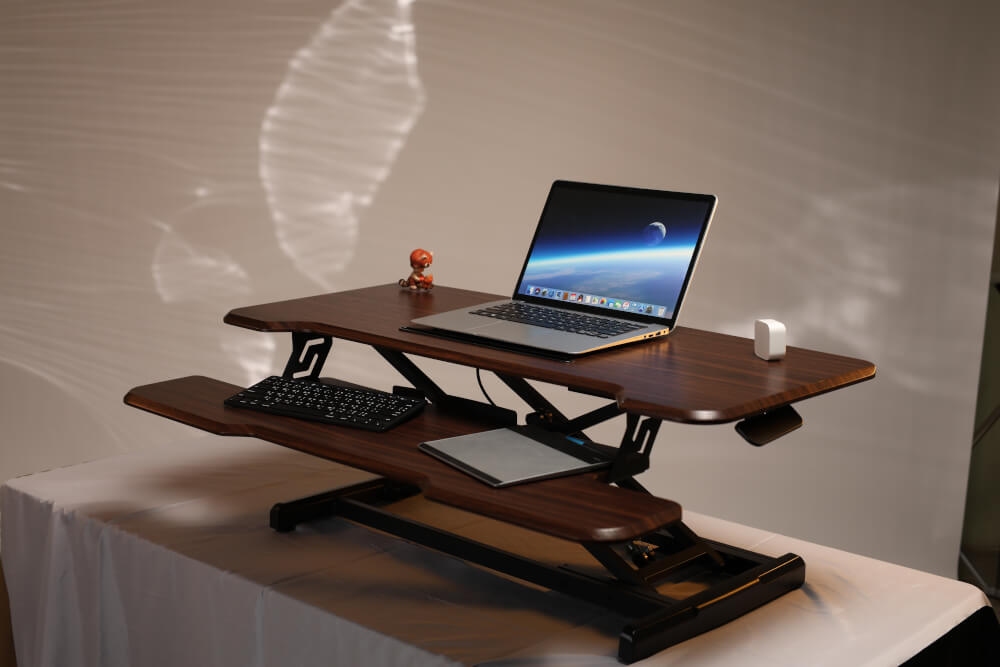 โต๊ะปรับระดับ โต๊ะทำงานแบบยืน ERGONOZ EGN-STA03-BR, สีน้ำตาล (STANDING DESK CONVERTER)_7
