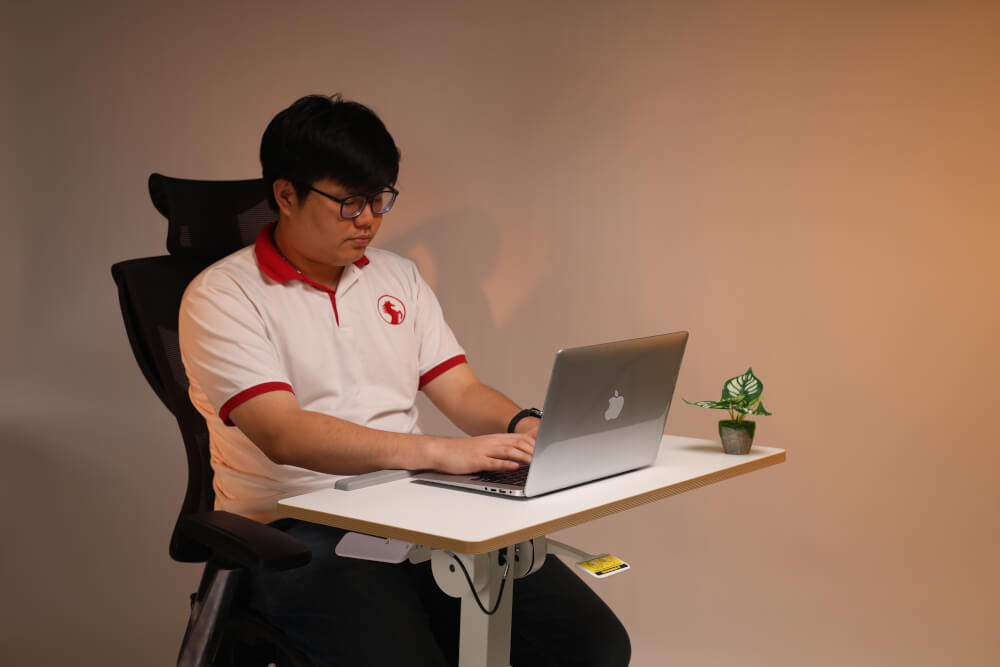 โต๊ะทำงานปรับระดับ มีล้อเลื่อน ERGONOZ EGN-STA04-W, สีขาว (STANDING LAPTOP DESK)_8