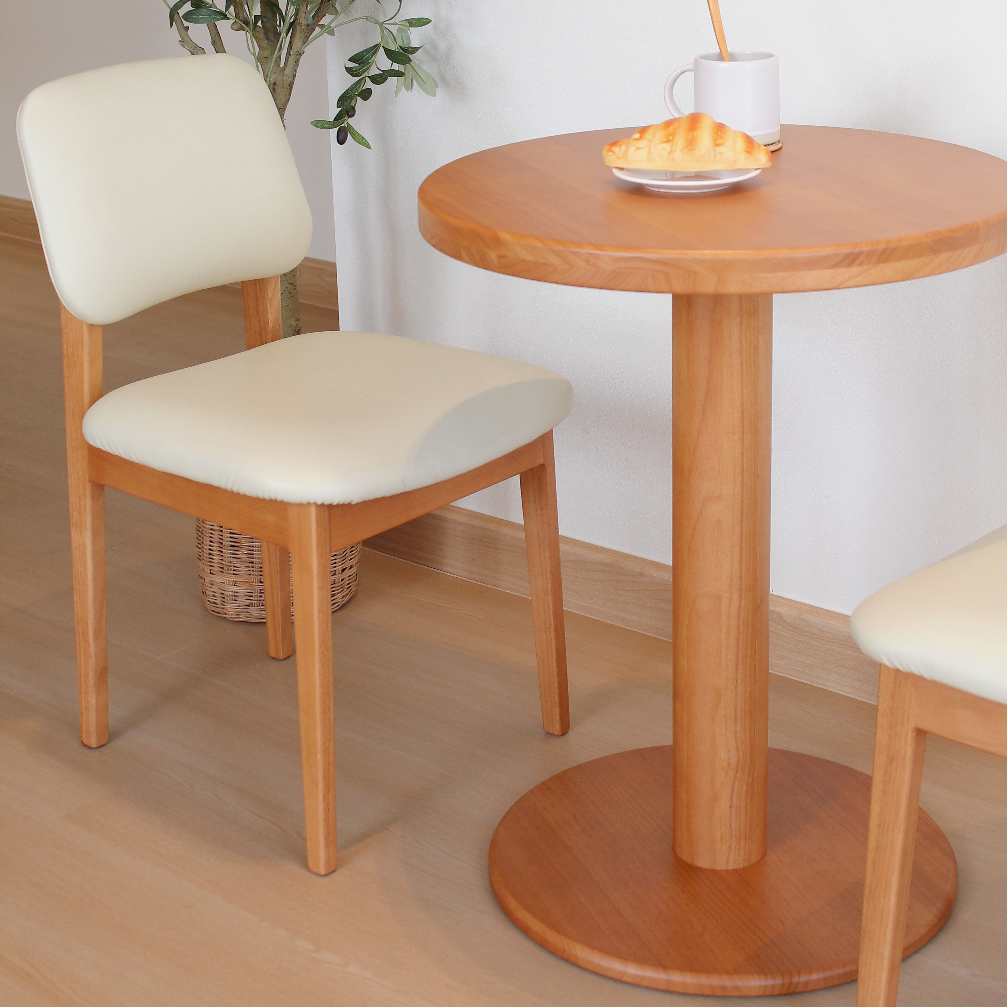 โต๊ะทานข้าวไม้ยางพาราแท้ MAAI DESIGN  รุ่น NAMI TABLE M 60 CM สีโอ๊ค