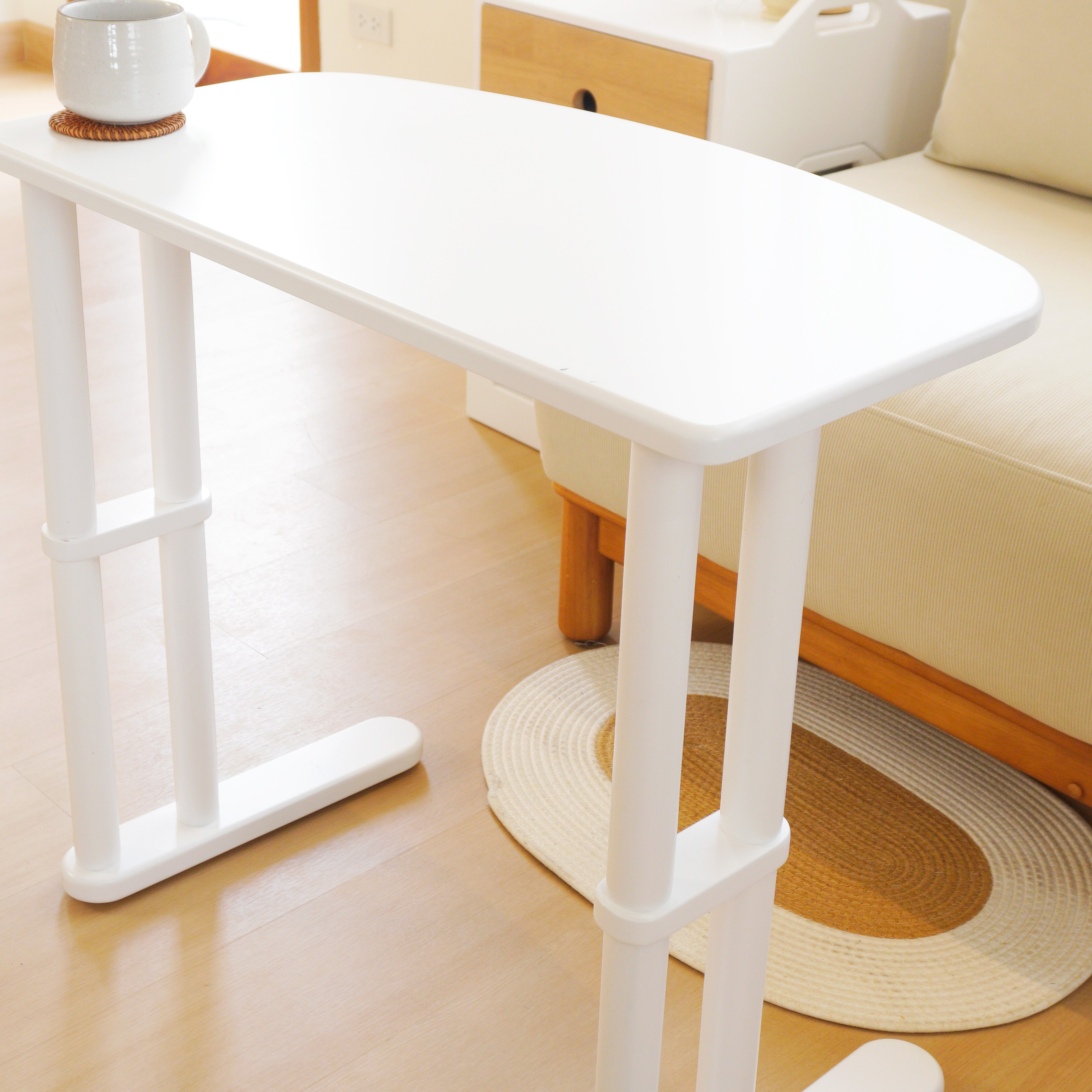 โต๊ะทำงานไม้ยางพารา MAAI DESIGN รุ่น TACHI SIDE TABLE สีขาว